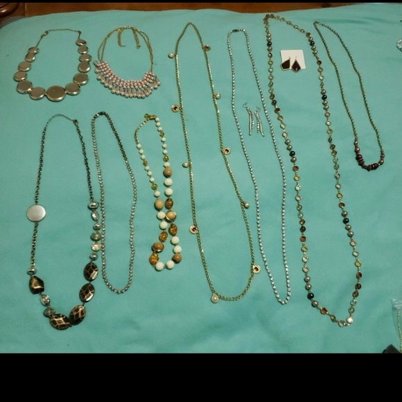 Lot of 9 necklaces and 2 pair of earrings - Picture 1 of 6